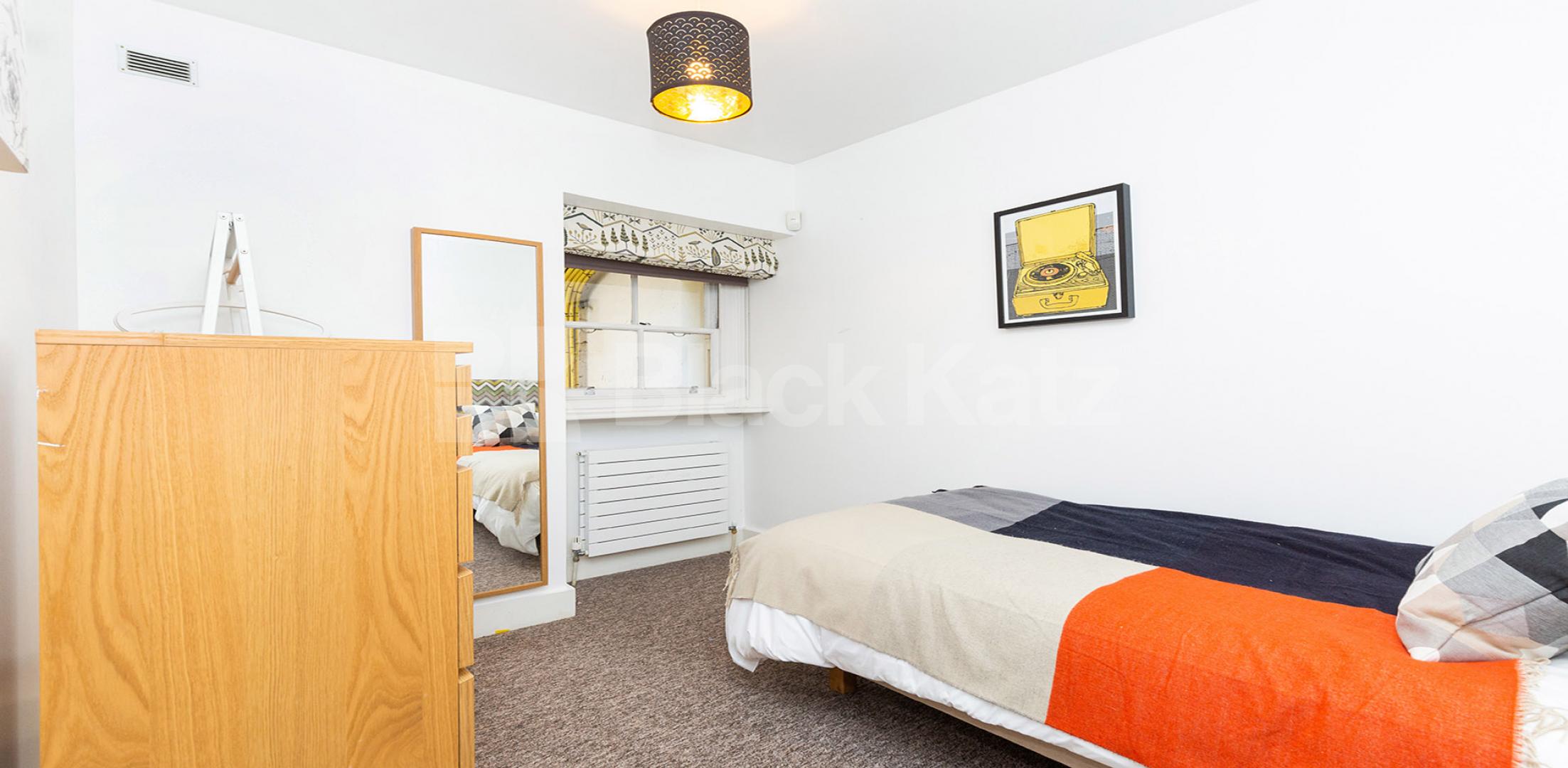 3 double bedrooms, modern kitchen & bathroom mins to UCL,SOAS & LSE Gower Street, Bloomsbury
